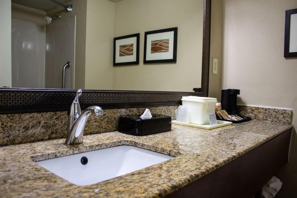 Clarion Pointe Research Triangle Park Durham Hotel Ngoại thất bức ảnh